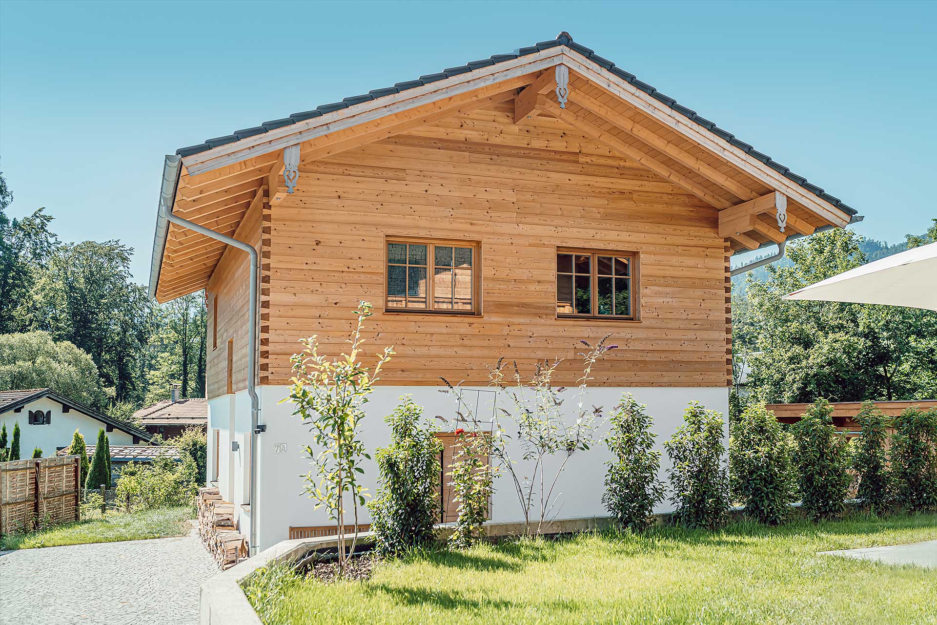 Schlüsselfertiges Einfamilienhaus mit Holzdachstuhl aus Fichte (Untersichten lasiert)